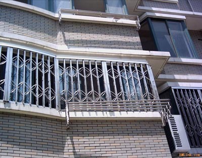 如何挑选优质白钢材料 吉林市门窗与铁艺装璜指南