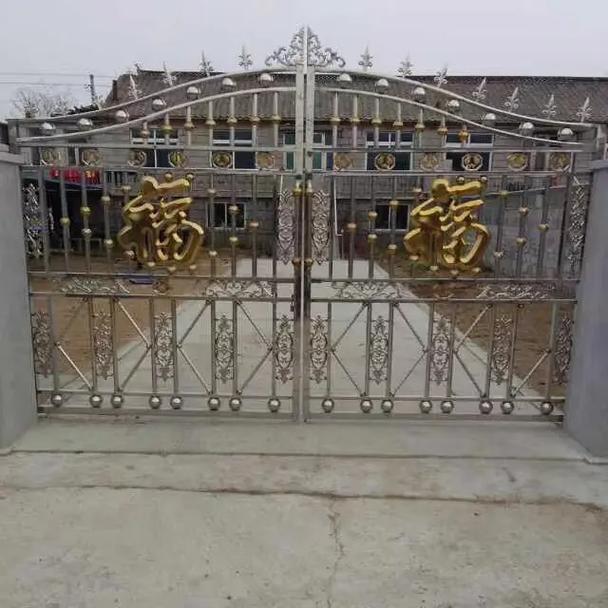 建筑美学新高度 系统门窗、封阳台与庭院金属艺装的完美融合